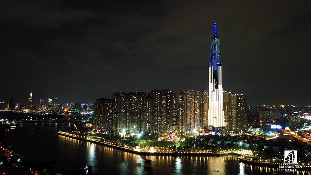 Toàn cảnh đô thị trung tâm Sài Gòn nhìn từ đỉnh tòa nhà cao nhất Việt Nam - Ảnh 2.