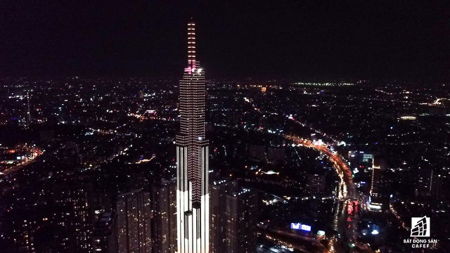 Toàn cảnh đô thị trung tâm Sài Gòn nhìn từ đỉnh tòa nhà cao nhất Việt Nam - Ảnh 3.