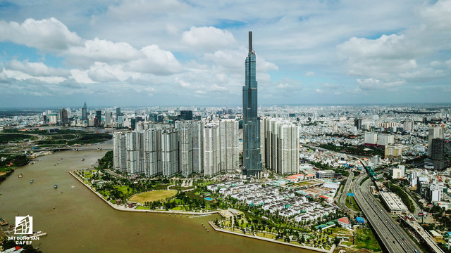 Toàn cảnh đô thị trung tâm Sài Gòn nhìn từ đỉnh tòa nhà cao nhất Việt Nam - Ảnh 1.
